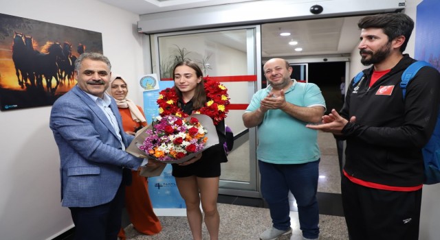 Dünya 3.sü sporcuya özel karşılama