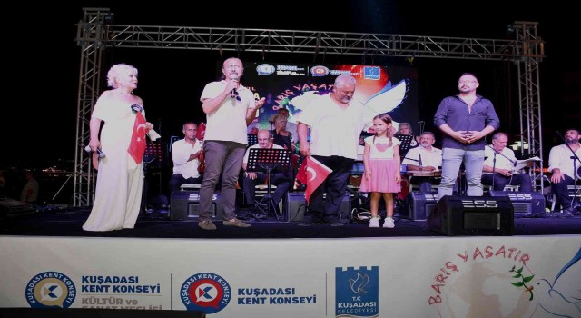 Dünya Barış Günü Kuşadasında coşkuyla kutlandı