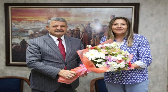 Dünya şampiyonu milli boksör Şennur Demire 74 adet çeyrek altın
