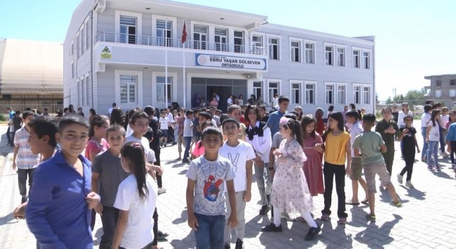 Ebru Yaşar Gülseven Ortaokulunda 407 öğrenci ders başı yaptı
