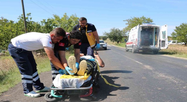 Edirnede 2 otomobilin çarpışması sonucu 4 kişi yaralandı
