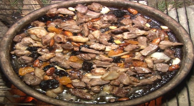 Edirnede Osmanlı saray mutfağına ait yemek Meriç Nehri kıyısında yeniden yaşatıldı