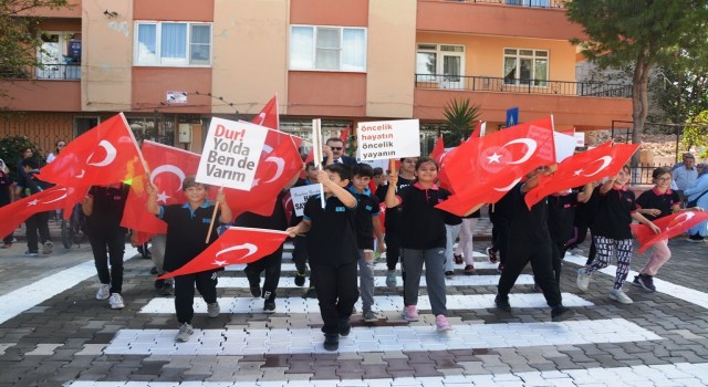 Edremitte önce yaya farkındalık etkinliği