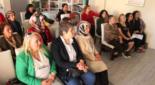 Egeli kadın muhtarları Gül Esin Kadın Muhtarlar Akademisinde bir araya geldi