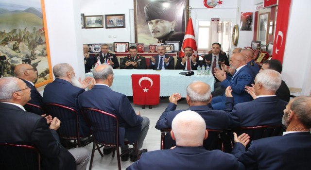 Elazığda il protokolü, gazilerle bir araya geldi