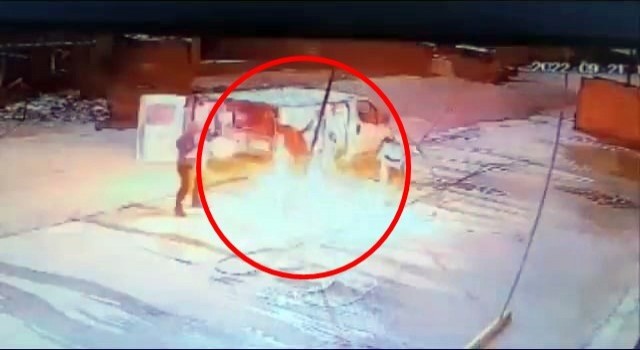 Elektrik tellerini hesaba katmadı, temizlik yaptığı fırça sapını kaldırınca olanlar oldu