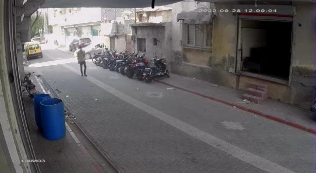 Elektrikli bisikletin çalınma anı kameraya yansıdı
