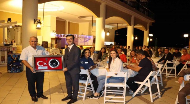 Emniyet personelinden müdüre veda yemeği