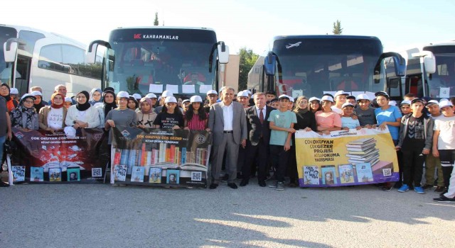 En çok kitap okuyan 200 öğrenci İstanbula uğurlandı