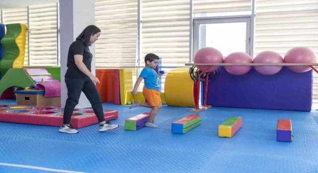 Engelleri, Engelsiz Yaşam Merkezinde aşıyorlar
