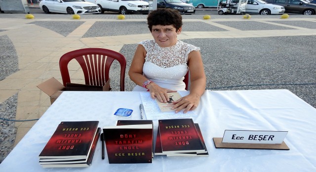 Engelleri yazarlıkla aştı, okurlarıyla buluştu