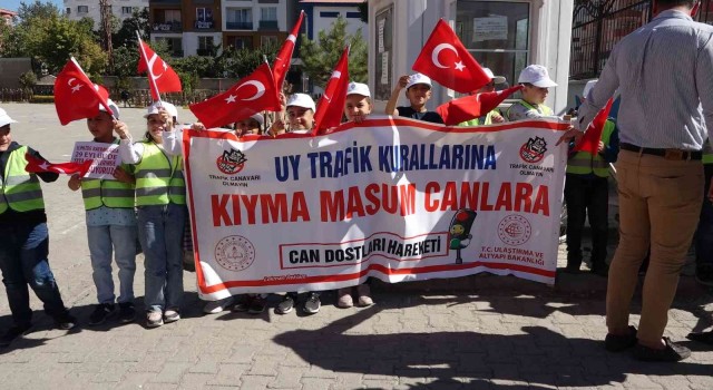 Ercişte ‘Yayalara öncelik, hayata saygı duruşu etkinliği düzenlendi
