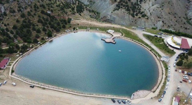 Ergan Dağı muhteşem göl manzarasıyla misafirlerini ağırlıyor