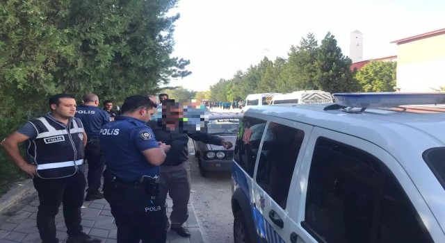 Erzincanda polis ekipleri tarafından okul çevrelerinde denetimler sürüyor