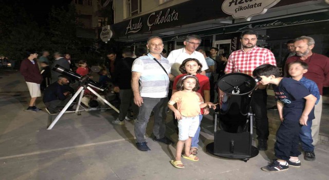 Erzincanlılar gece yarısı uzayı gözlemlemek için kuyruğa girdi