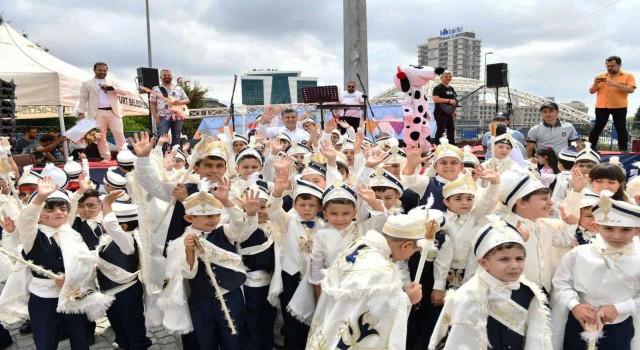 Esenyurttaki sünnet şöleninde çocuklar gönüllerince eğlendi