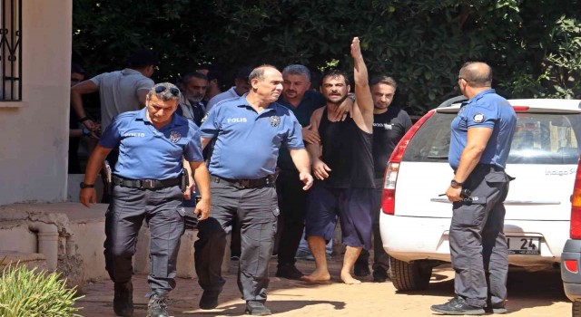 Eşi ve çocuklarını ekmek bıçağıyla rehin aldı, gözaltına alınınca Karakola götüre götüre evde bıçak kalmadı dedi