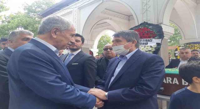 Eski AK Parti Manisa Milletvekili Hüseyin Tanrıverdinin eşi son yolculuğuna uğurlandı