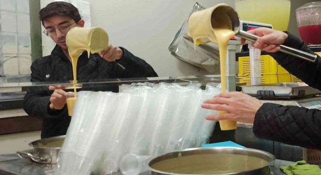 Eskişehirde havalar birden soğudu boza satışları arttı