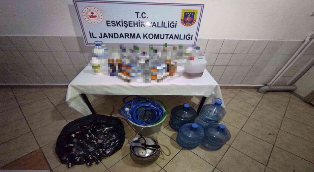 Eskişehirde kaçak içki operasyonunda 4 şüpheli yakalandı