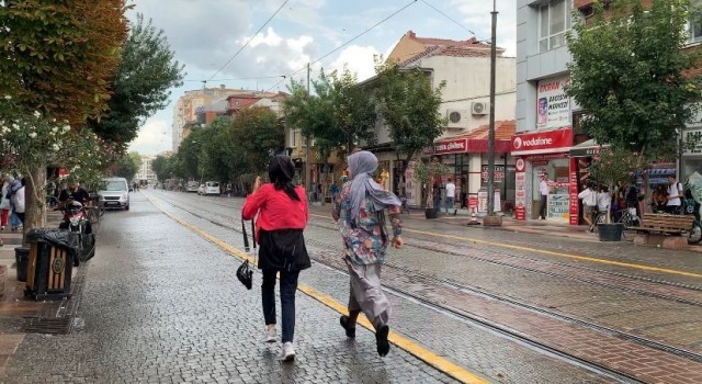 Eskişehirliler yağmura hazırlıksız yakalandı
