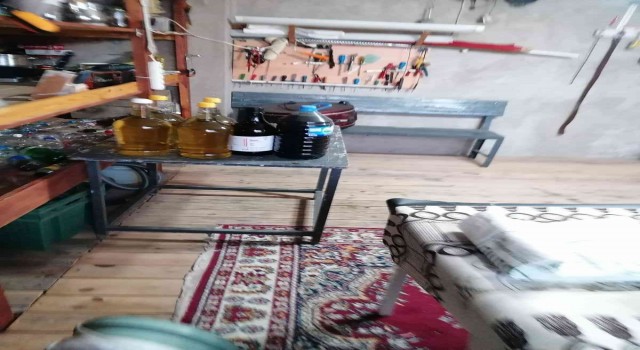 Evinde sahte içki üreten şahıs yakalandı