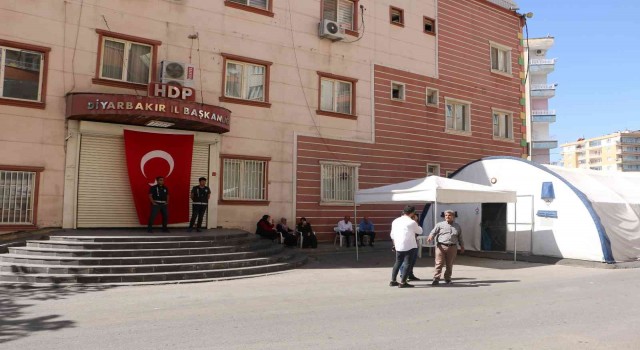 Evlat nöbetindeki babadan oğluna çağrı: Fırsat bulduğun an kaç gel