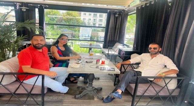 ‘Evlilik kurumuna esprili yaklaşım destek buldu
