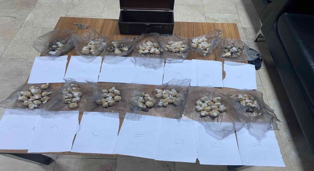 Eyüpsultanda aracın teyp ve bagaj bölümünden uyuşturucu çıktı