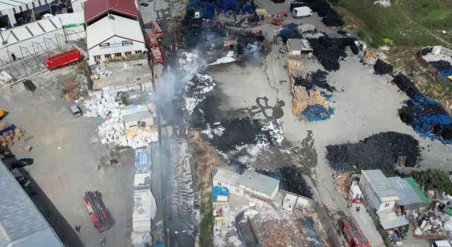 Eyüpsultanda plastik kasa üretilen tesiste korkutan yangın