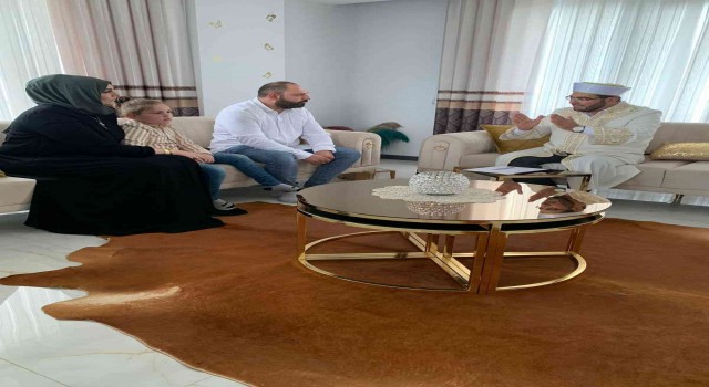 Ezan sesinden etkilenip Müslüman oldu, aynı gün oğlunu sünnet ettirdi
