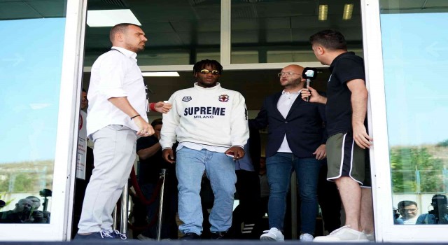 Fenerbahçenin yeni transferi Batshuayi, İstanbula geldi