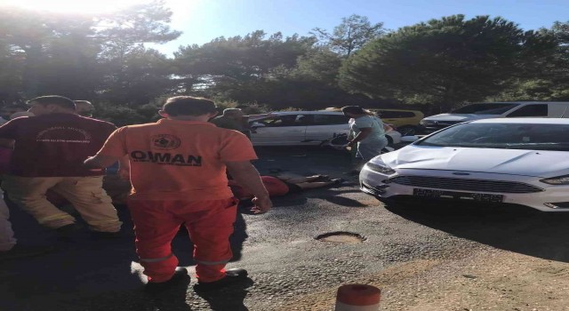 Fethiyede motosiklet ile otomobil çarpıştı: 1 ölü, 2 yaralı