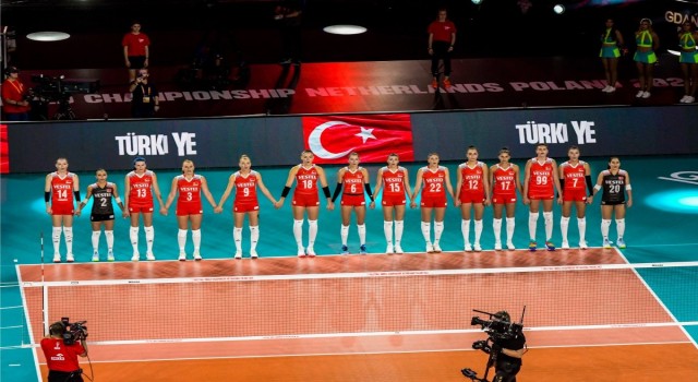 Filenin Sultanları, Polonya ile karşılaşacak