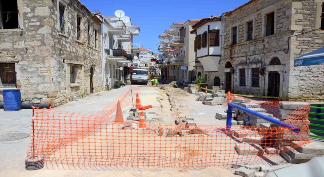 Foça Bağarasının kanalizasyon sorunu çözülüyor