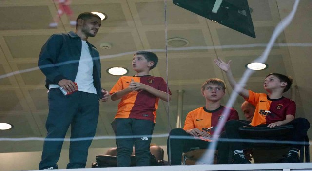 Galatasarayda yıldızlar tribünde