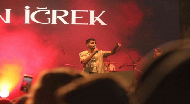 GastroAntep Festivalinin üçüncü gününde Emir Can İğrek sahne aldı