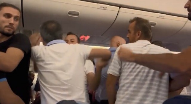 Gaziantep FKnın bulunduğu Trabzon-İstanbul uçağında kavga çıktı