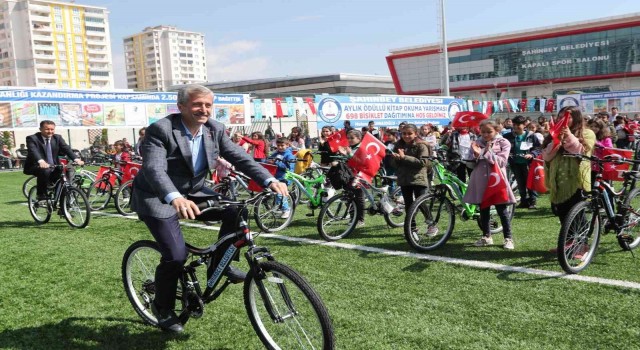Gaziantepte başarılı öğrencilere bisiklet hediyesi