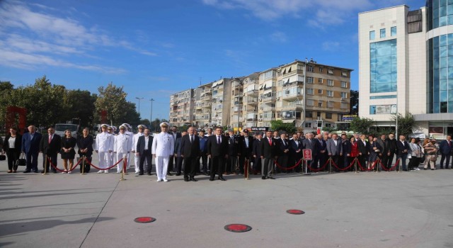 Gaziler Günü dolayısı ile Kartalda Atatürk Anıtına çelenk sunuldu