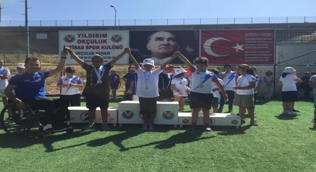 Gaziler, okçuluktaki hünerlerini sergiledi