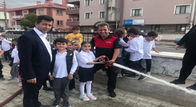 Gedizde öğrencilerden İtfaiye Müdürlüğünde