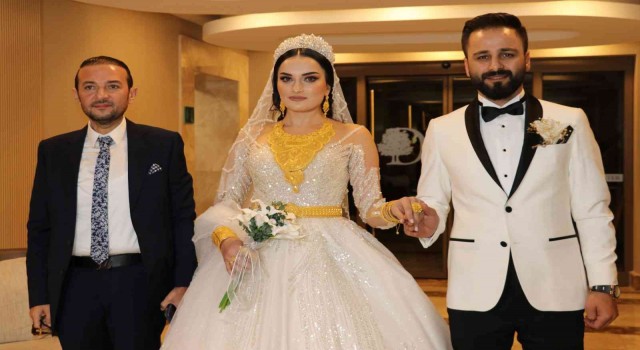 Gelin ve damada 4 milyon TLlik takı takıldı