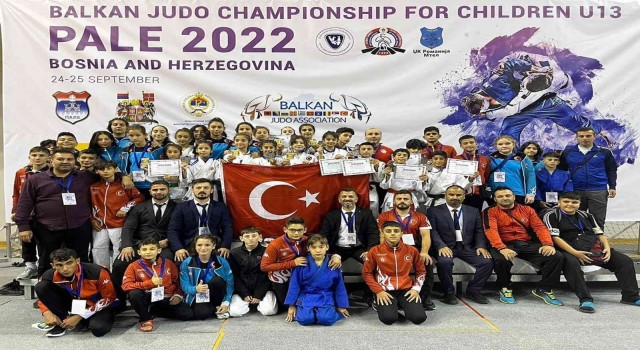 Gemlikli judocular Bosnadan madalya ile döndü