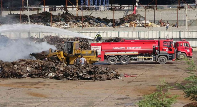 Geri dönüşüm tesisinde çıkan yangın 9 saat sonra kontrol altına alındı