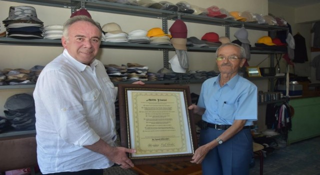 Germencik Belediye Başkanı Öndeş, ilin ahisi seçilen terzi Gülcanı ziyaret etti