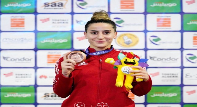 Gizem Özer, Dünya Üniversiteler Boks Şampiyonasında yarı finale çıktı