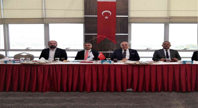Gölbaşında muhtarlara ‘Kırsal Mahalle ve Yerleşik Alan tanıtım toplantısı
