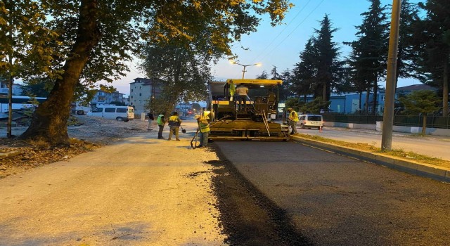 Gölcük Adnan Mendereste bin 250 ton binder asfalt serildi