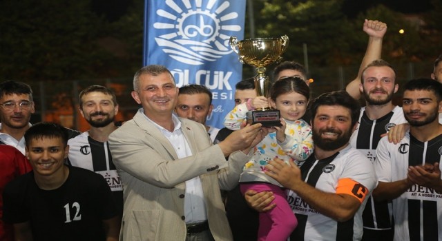 Gölcük Belediye Başkanlığı Kupasında şampiyon İhsaniyespor